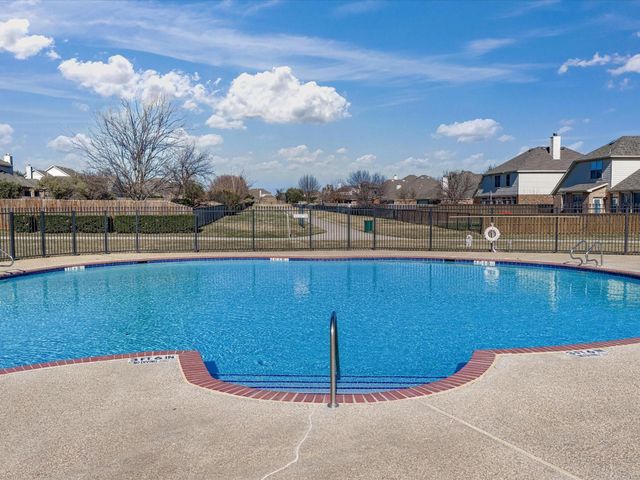 452 Falling Star Drive, Fort Worth, TX 76052