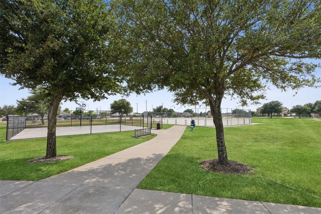 452 Falling Star Drive, Fort Worth, TX 76052