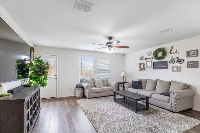 452 Falling Star Drive, Fort Worth, TX 76052