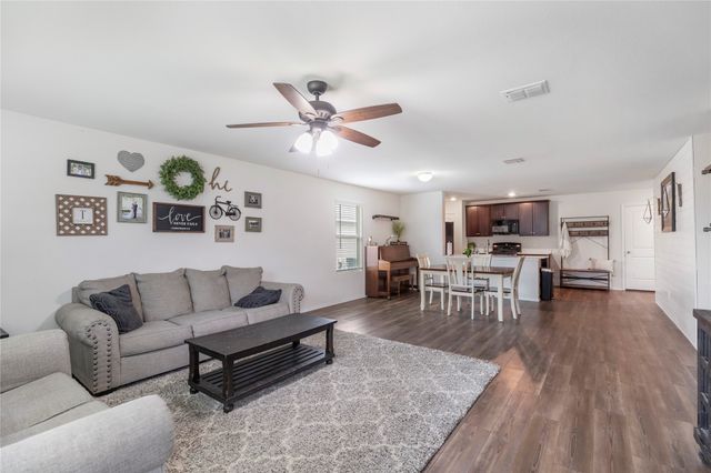 452 Falling Star Drive, Fort Worth, TX 76052