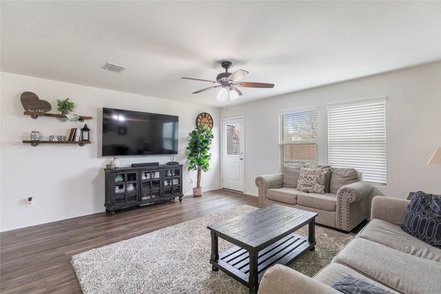 452 Falling Star Drive, Fort Worth, TX 76052