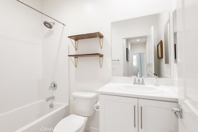 15686 Parry Peak Drive, Fontana, CA 92336