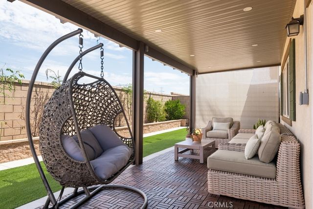 15686 Parry Peak Drive, Fontana, CA 92336
