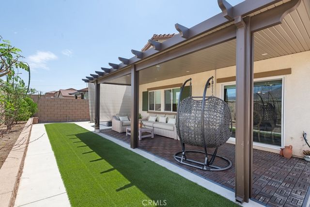 15686 Parry Peak Drive, Fontana, CA 92336