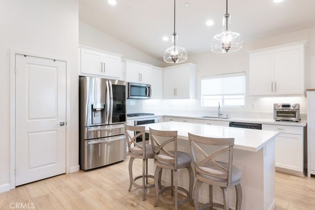 15686 Parry Peak Drive, Fontana, CA 92336