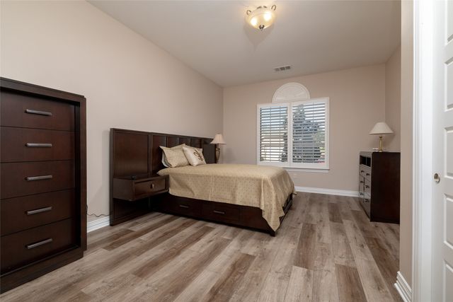 11517 Parkcrest Drive, Denton, TX 76207