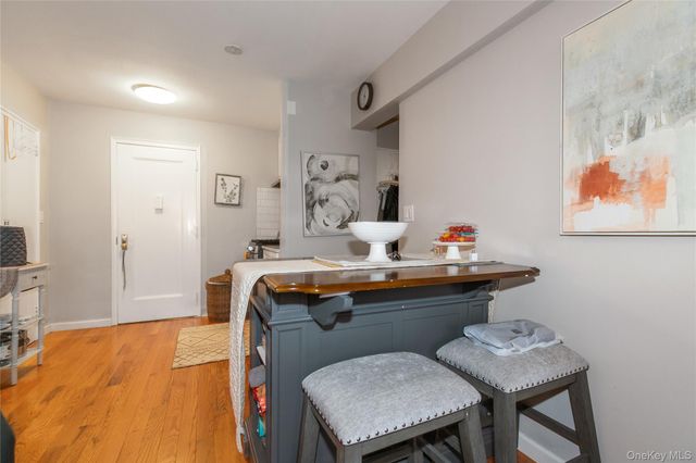 15 Canterbury Road D6, Great Neck, NY 11021