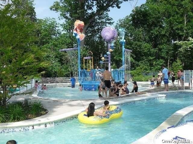 15 Canterbury Road D6, Great Neck, NY 11021