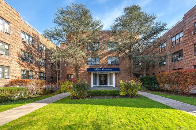 15 Canterbury Road D6, Great Neck, NY 11021