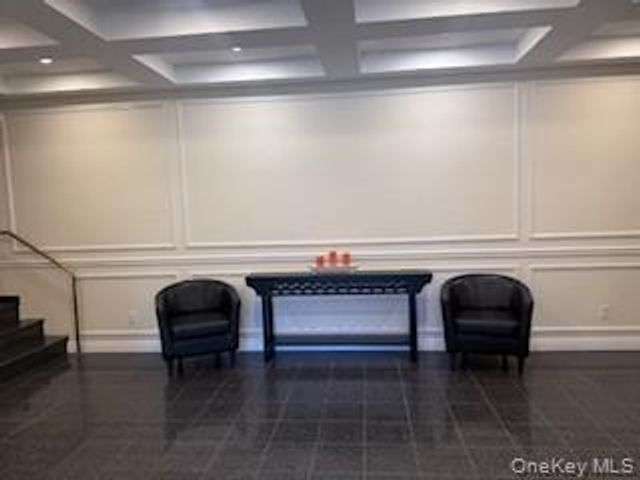 15 Canterbury Road D6, Great Neck, NY 11021