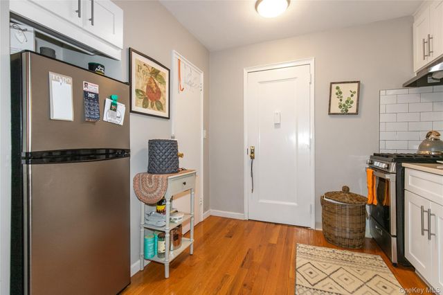 15 Canterbury Road D6, Great Neck, NY 11021