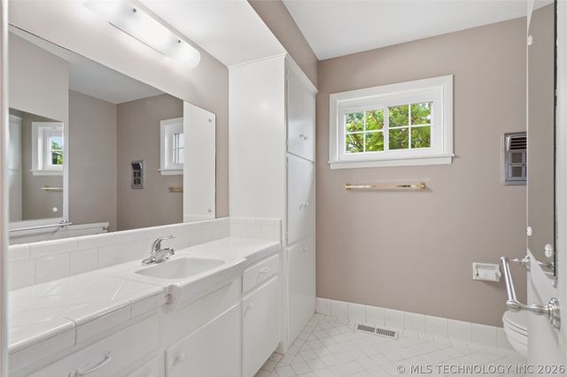 6030 S Lakewood Avenue, Tulsa, OK 74135