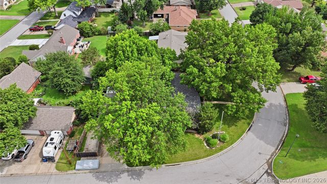 6030 S Lakewood Avenue, Tulsa, OK 74135