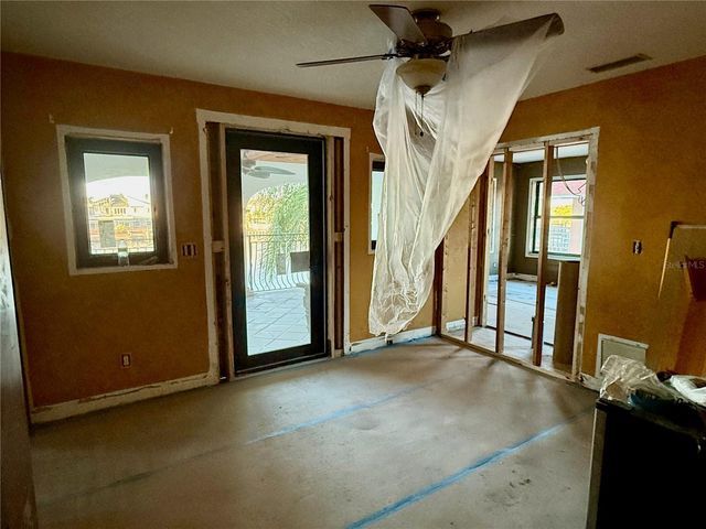 11320 6TH STREET E, Treasure Island, FL 33706