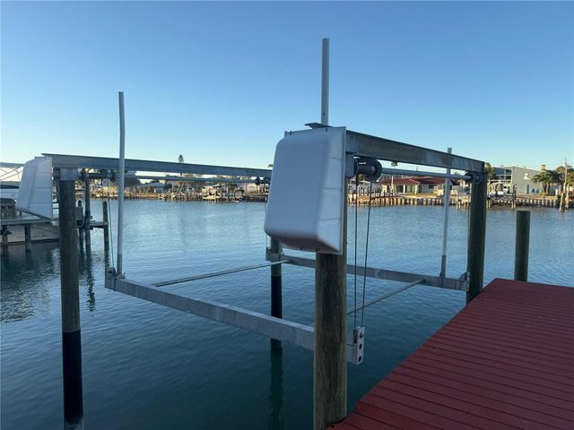 11320 6TH STREET E, Treasure Island, FL 33706