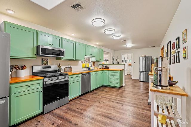 17140 116 Hwy, Guerneville, CA 95446