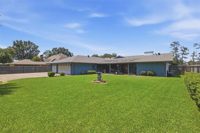 1201 Inverness Drive, Lake Charles, LA 70605