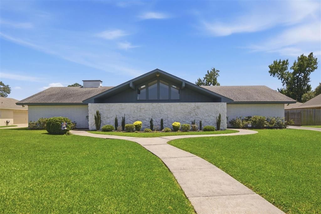 1201 Inverness Drive, Lake Charles, LA 70605