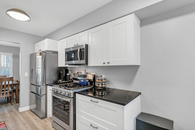 270 Woodstone Circle, Buffalo Grove, IL 60089