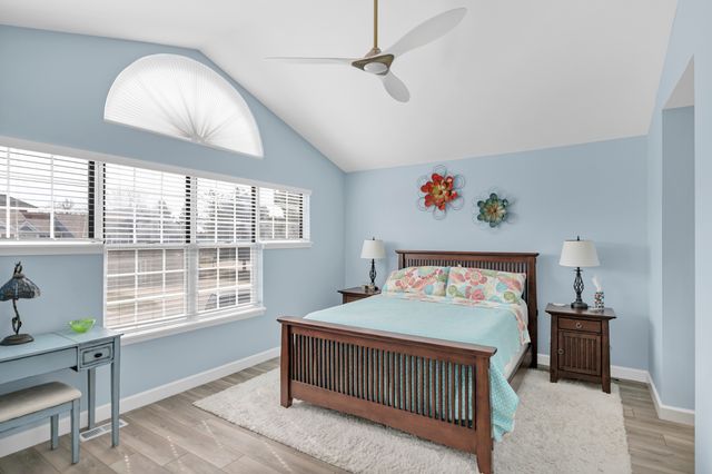 270 Woodstone Circle, Buffalo Grove, IL 60089