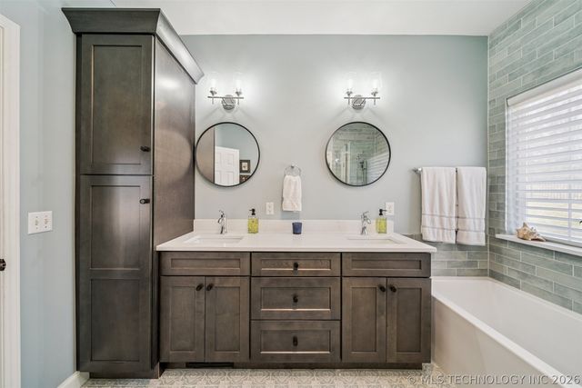 12511 S 18th Circle E, Jenks, OK 74037