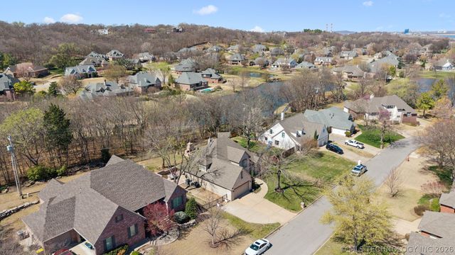 12511 S 18th Circle E, Jenks, OK 74037