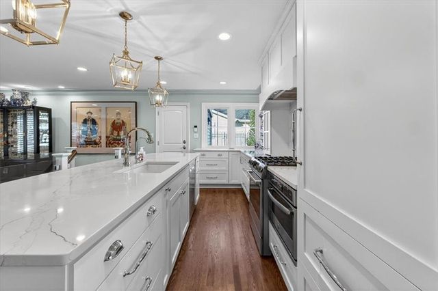 3800 W 84th Terrace, Prairie Village, KS 66206