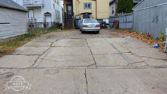 2336 S 9th PLACE, Milwaukee, WI 53215