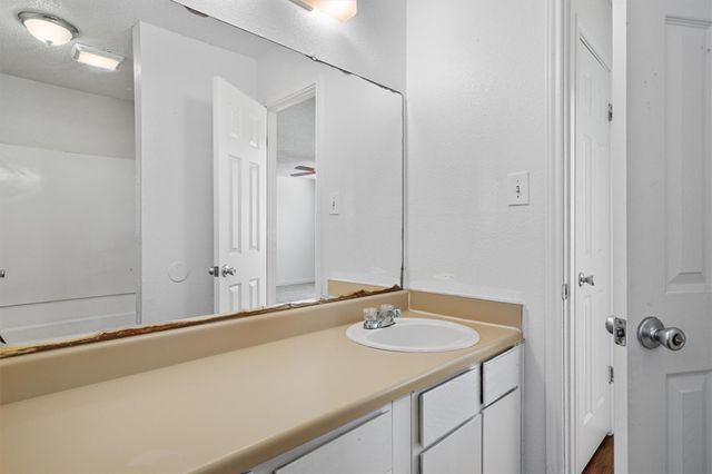 5501 Spring Meadow RD B, Austin, TX 78744