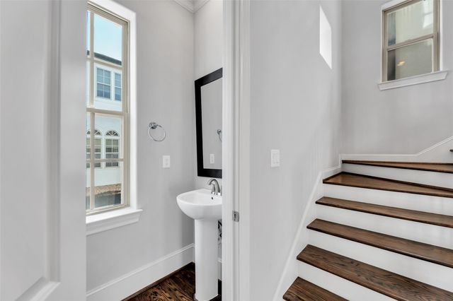 2711 Arabelle Grove, Houston, TX 77007