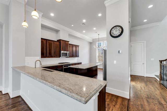 2711 Arabelle Grove, Houston, TX 77007