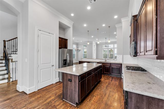 2711 Arabelle Grove, Houston, TX 77007