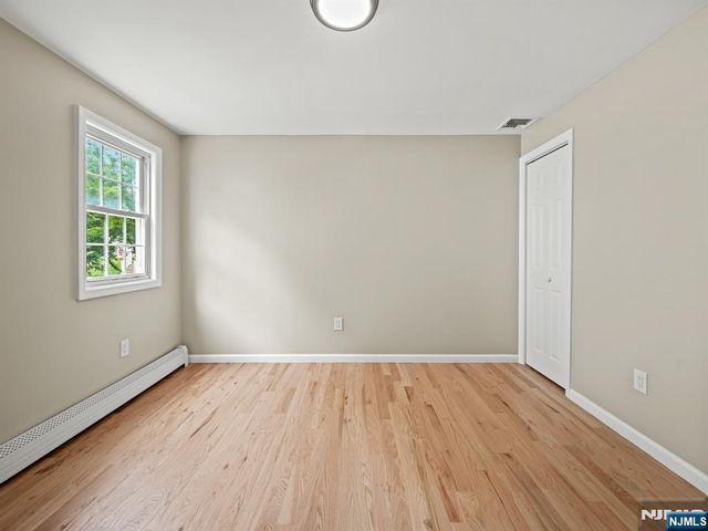 27 Kenter Place, Clifton, NJ 07012