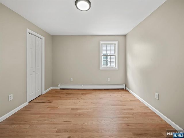 27 Kenter Place, Clifton, NJ 07012