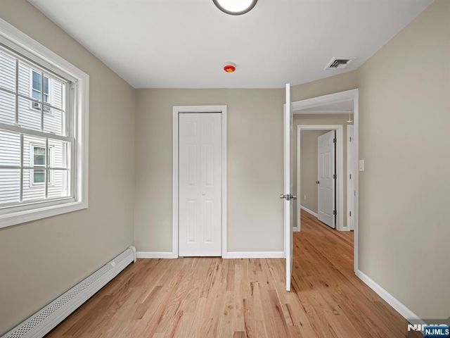 27 Kenter Place, Clifton, NJ 07012