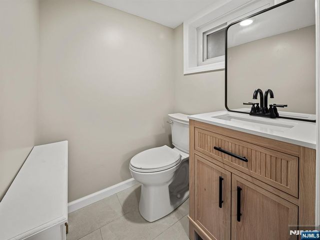 27 Kenter Place, Clifton, NJ 07012