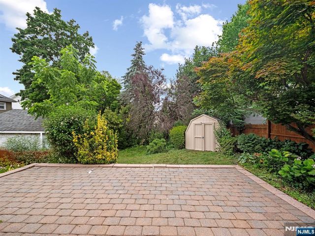 27 Kenter Place, Clifton, NJ 07012