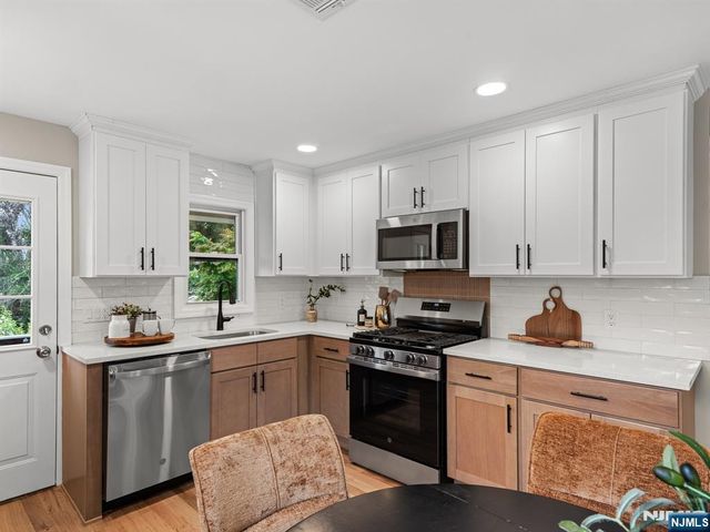 27 Kenter Place, Clifton, NJ 07012