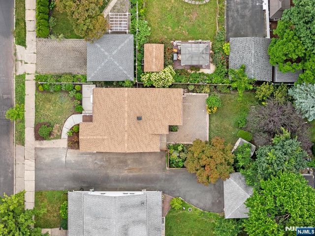 27 Kenter Place, Clifton, NJ 07012