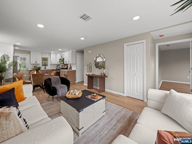 27 Kenter Place, Clifton, NJ 07012