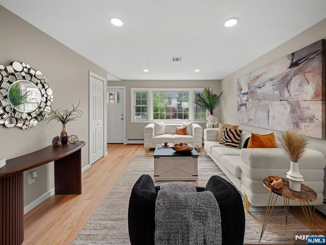 27 Kenter Place, Clifton, NJ 07012