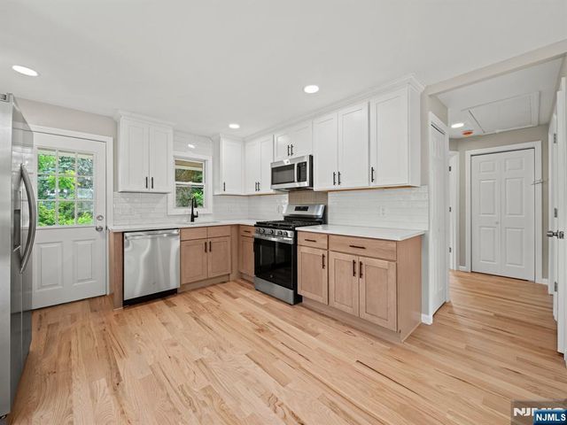 27 Kenter Place, Clifton, NJ 07012