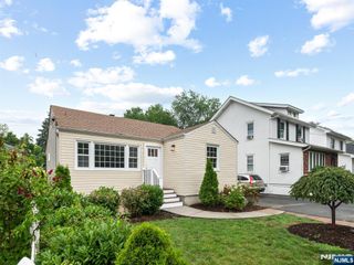 27 Kenter Place, Clifton, NJ 07012