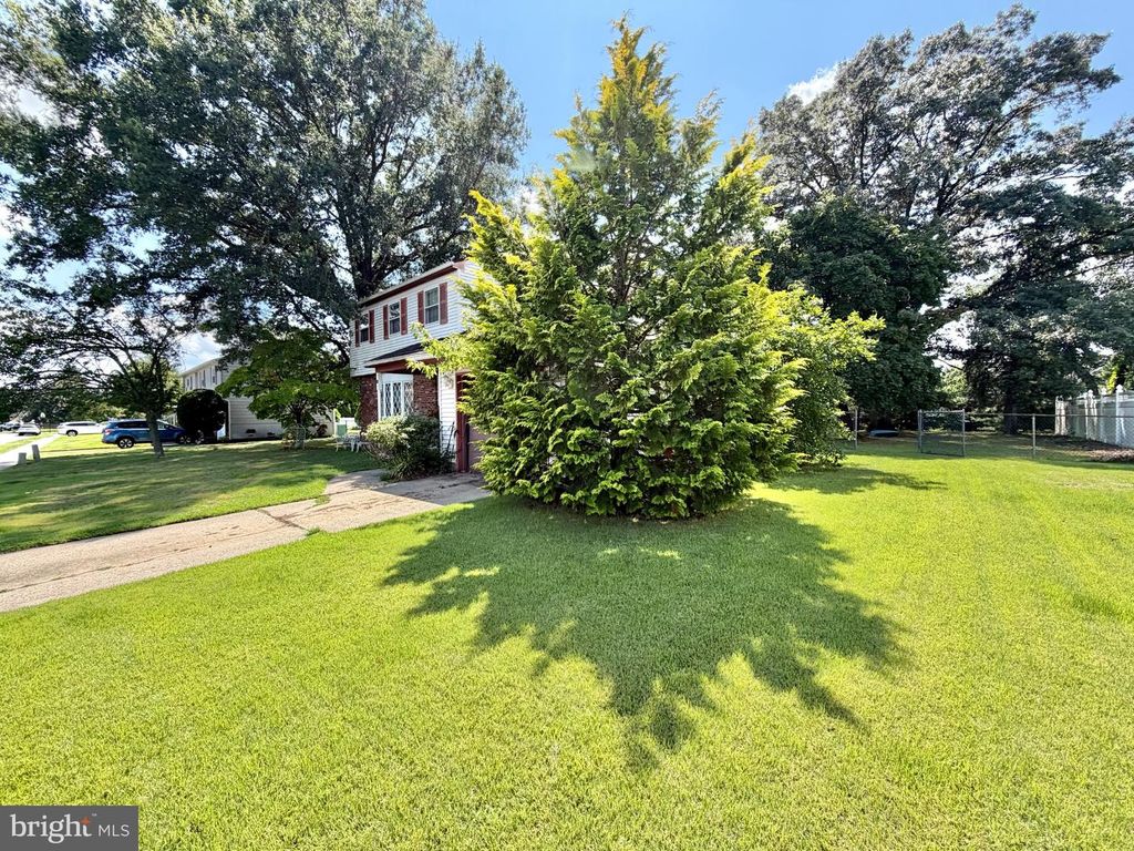 11 MCCAY DR, ROEBLING, NJ 08554 — photo 2