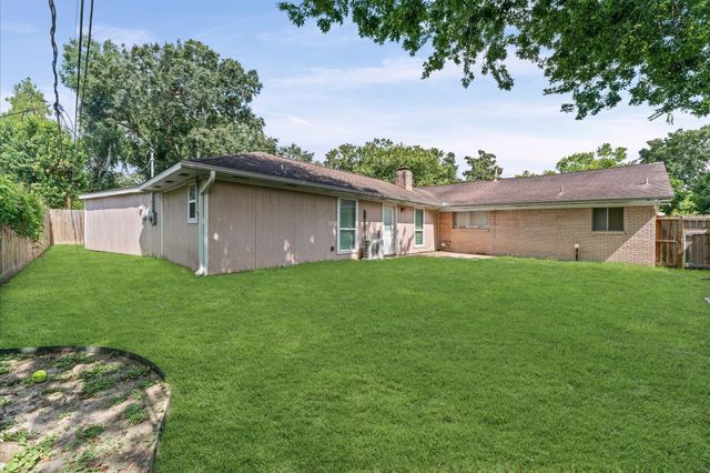 6119 Yarwell Drive, Houston, TX 77096