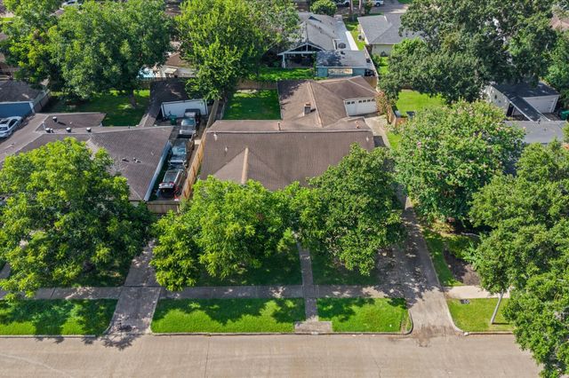 6119 Yarwell Drive, Houston, TX 77096