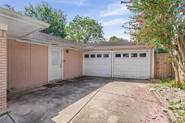 6119 Yarwell Drive, Houston, TX 77096