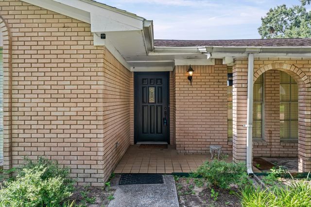 6119 Yarwell Drive, Houston, TX 77096