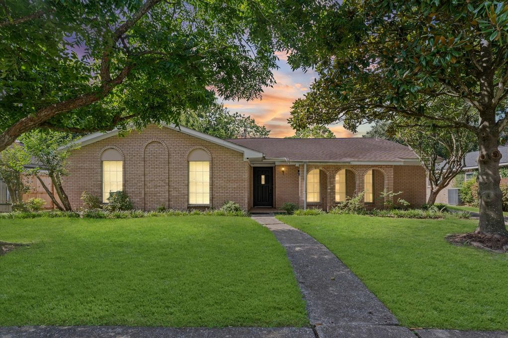 6119 Yarwell Drive, Houston, TX 77096