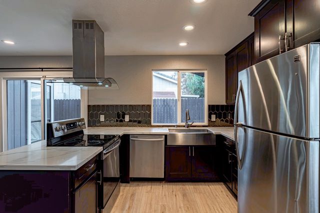 7913 Lichen Dr, Citrus Heights, CA 95621